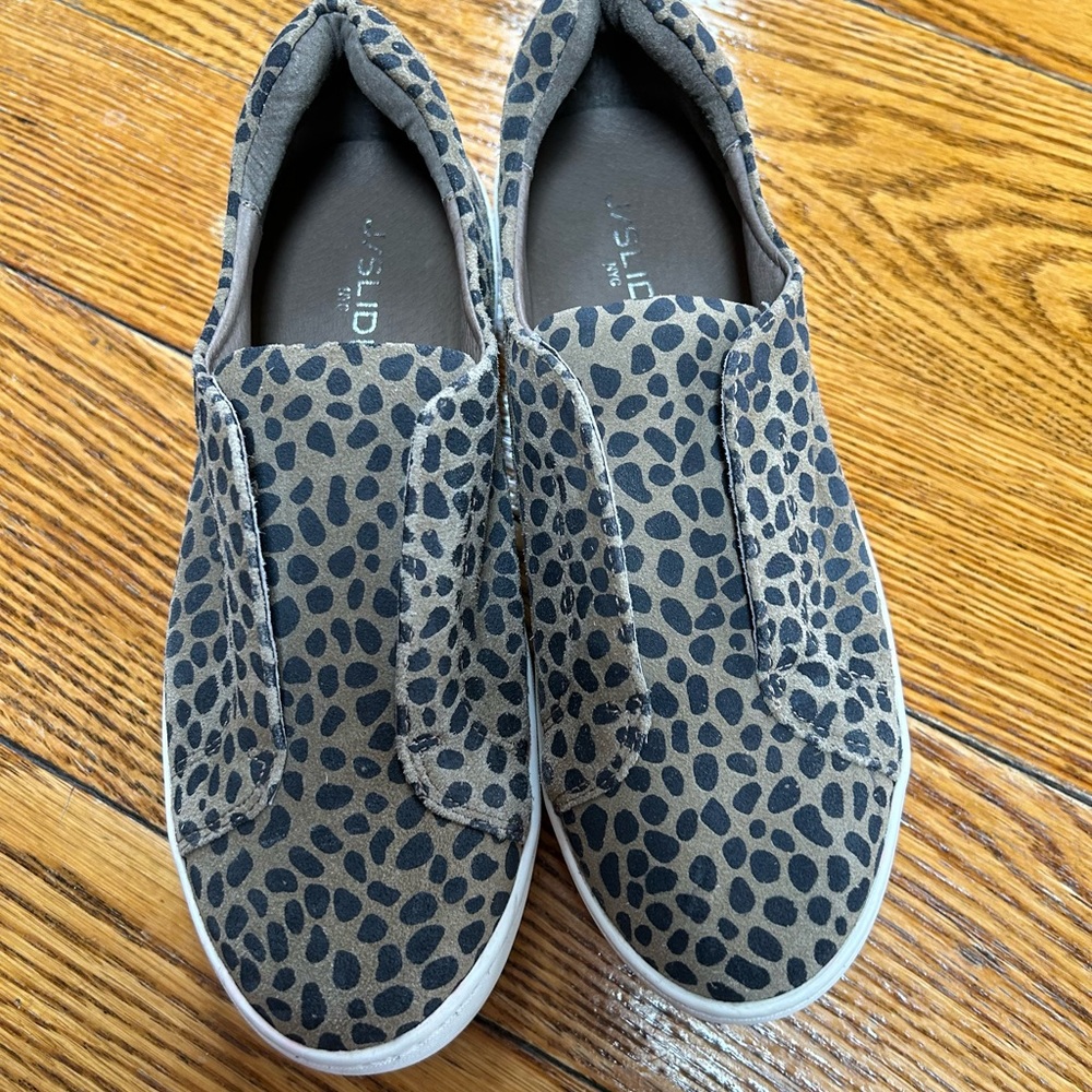 J/SLIDES NYC leopard print slip on shoes.  Excellent condition.  Size 7.5.
